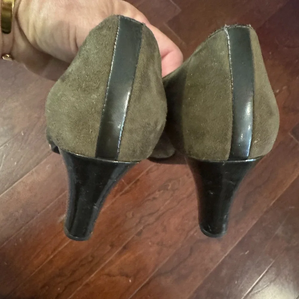Clarks Artisan Olive Green Suede Peep Toe Bow 3
